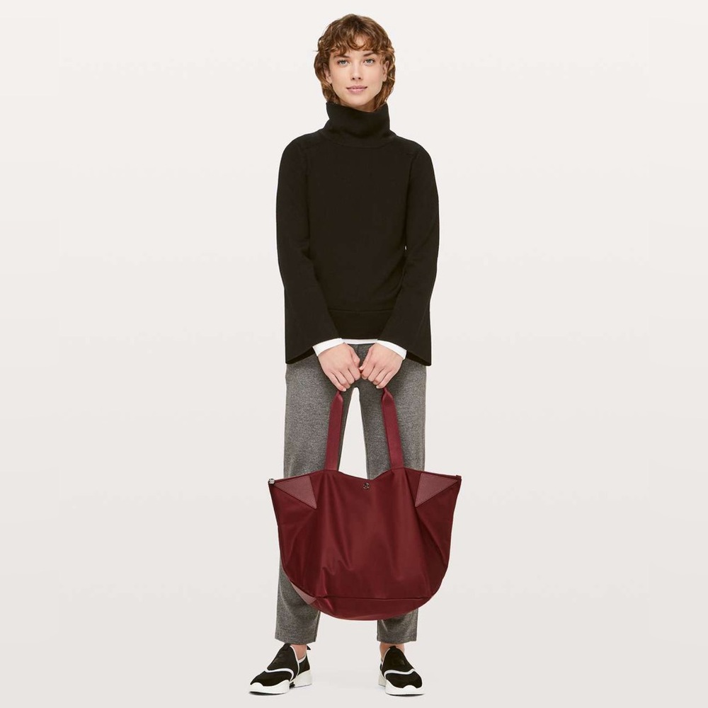 Lululemon Acute Tote *23L Red Oxide Burgundy.